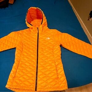 Women’s Sz Small Thermoball North Face Jacket. Bright yellow hardly worn